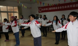 仁愛志愿者走進(jìn)龍泉老年公寓