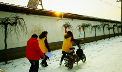 風(fēng)雪中，卻發(fā)生了這一幕