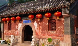 今年春節(jié)去哪里？鳳凰嶺慈善廟會(huì)二手市集等您來(lái)