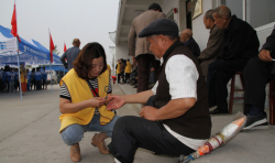 孝德 | 安徽省天長(zhǎng)市秦欄中學(xué)的師生與20位志愿者看望慰問(wèn)老人 ... ...