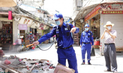 仁愛(ài)救援 | 25名救援隊(duì)堅(jiān)守汕頭市陳店鎮(zhèn)災(zāi)區(qū)進(jìn)行消毒殺菌