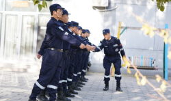 仁愛(ài)救援隊(duì)在衣＋衣小院組織專業(yè)技術(shù)培訓(xùn)和隊(duì)列訓(xùn)練，由總隊(duì)培訓(xùn)教官鄭軍和邱兆國(guó)老師 ...